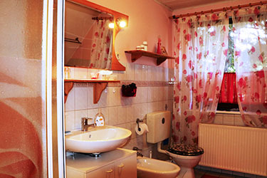 Das Badezimmer der Dachgeschoss-Wohnung