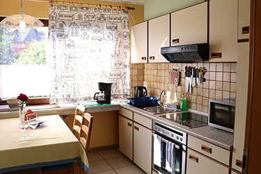 Die Küche der Dachgeschoss-Wohnung