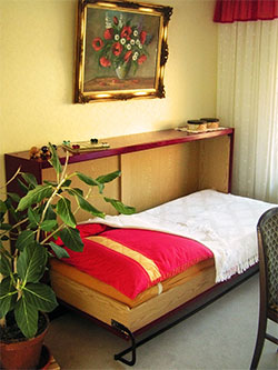 Das Gästebett im Wohnzimmer der Erdgeschoss-Wohnung