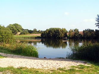... und lädt im Sommer zu viel Badespaß ein.