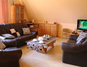 Das Wohnzimmer im Dachgeschoss der Rosenschmiede